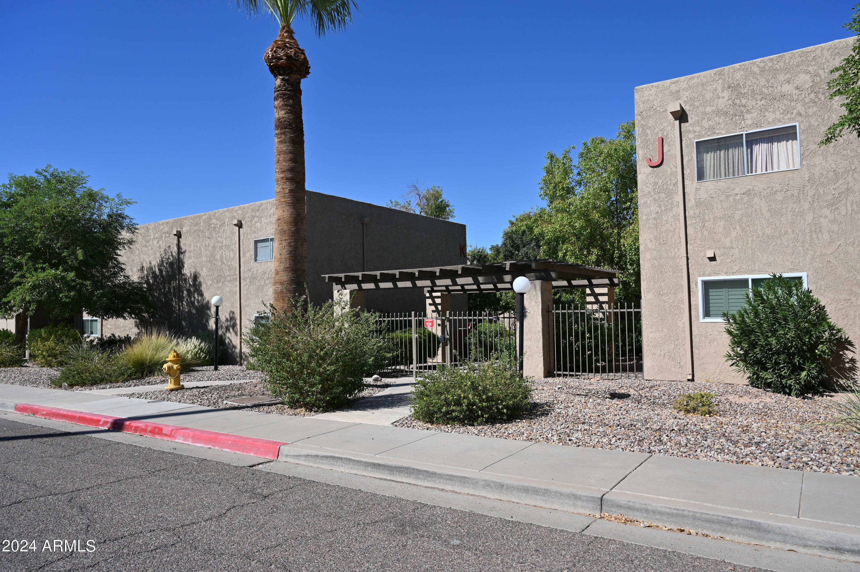 Property Photo:  5525 E Thomas Road K4  AZ 85018 