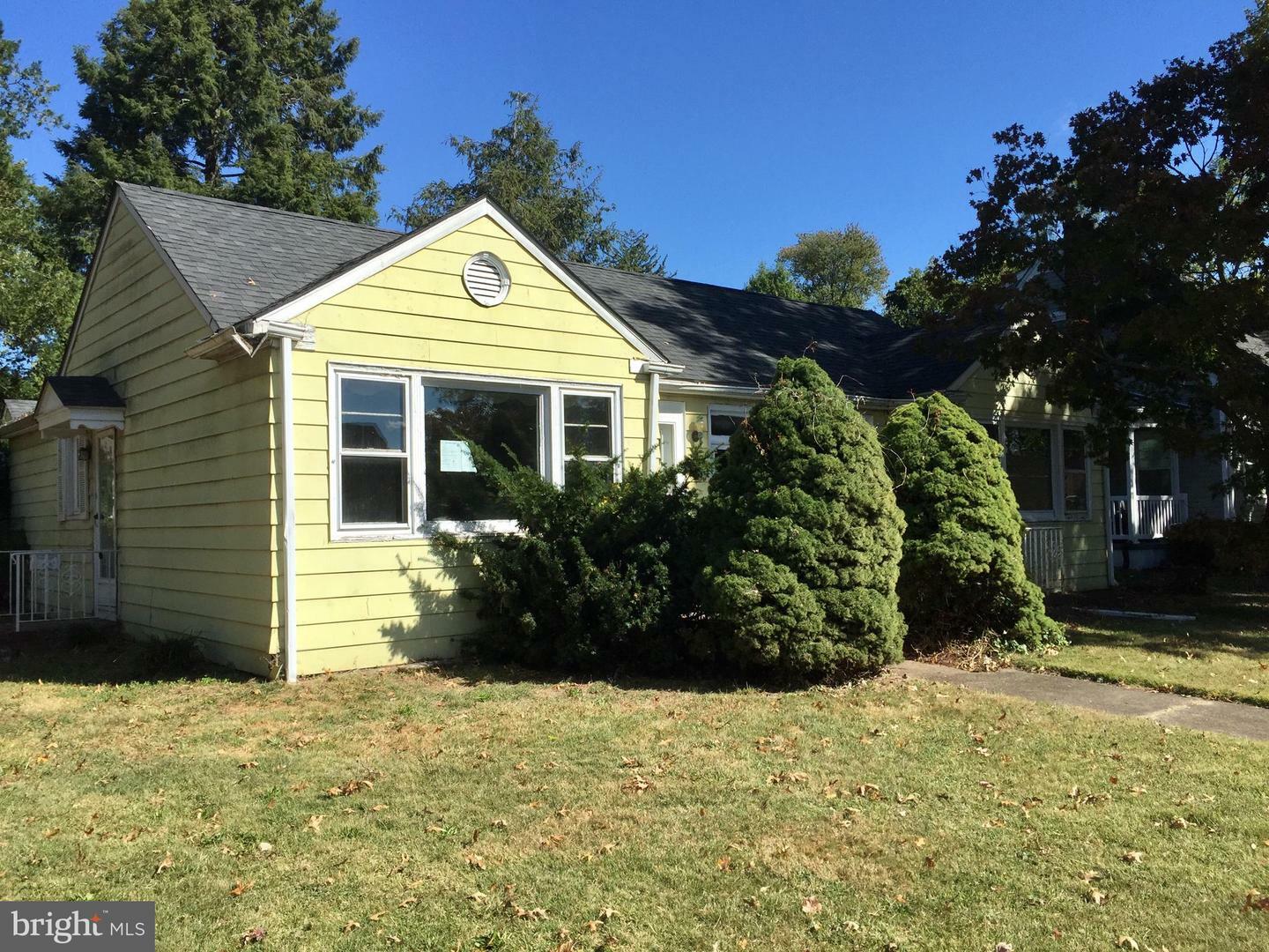 Property Photo:  65 Poplar Avenue  PA 19007 