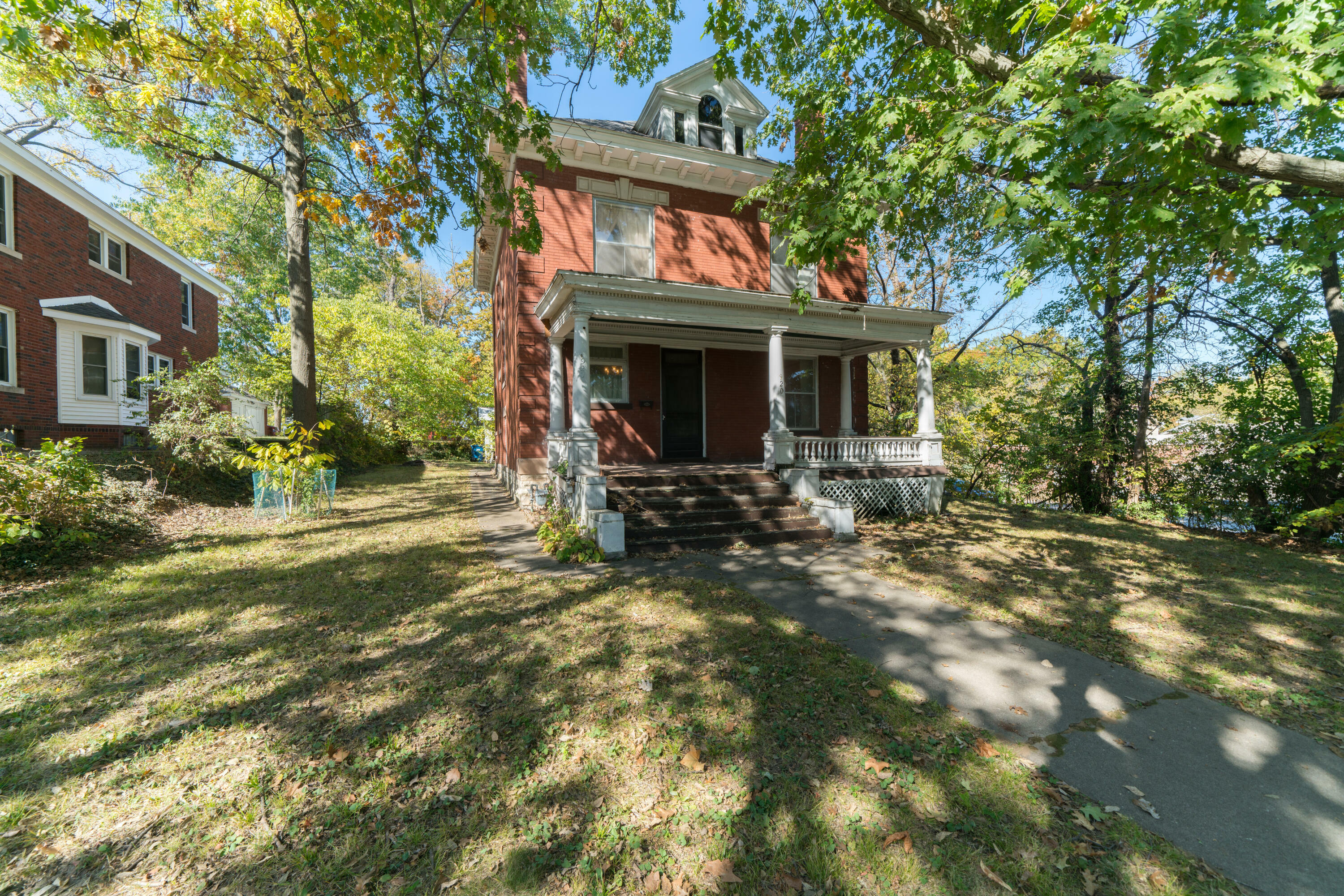 Property Photo:  920 Jefferson St  MO 65101 