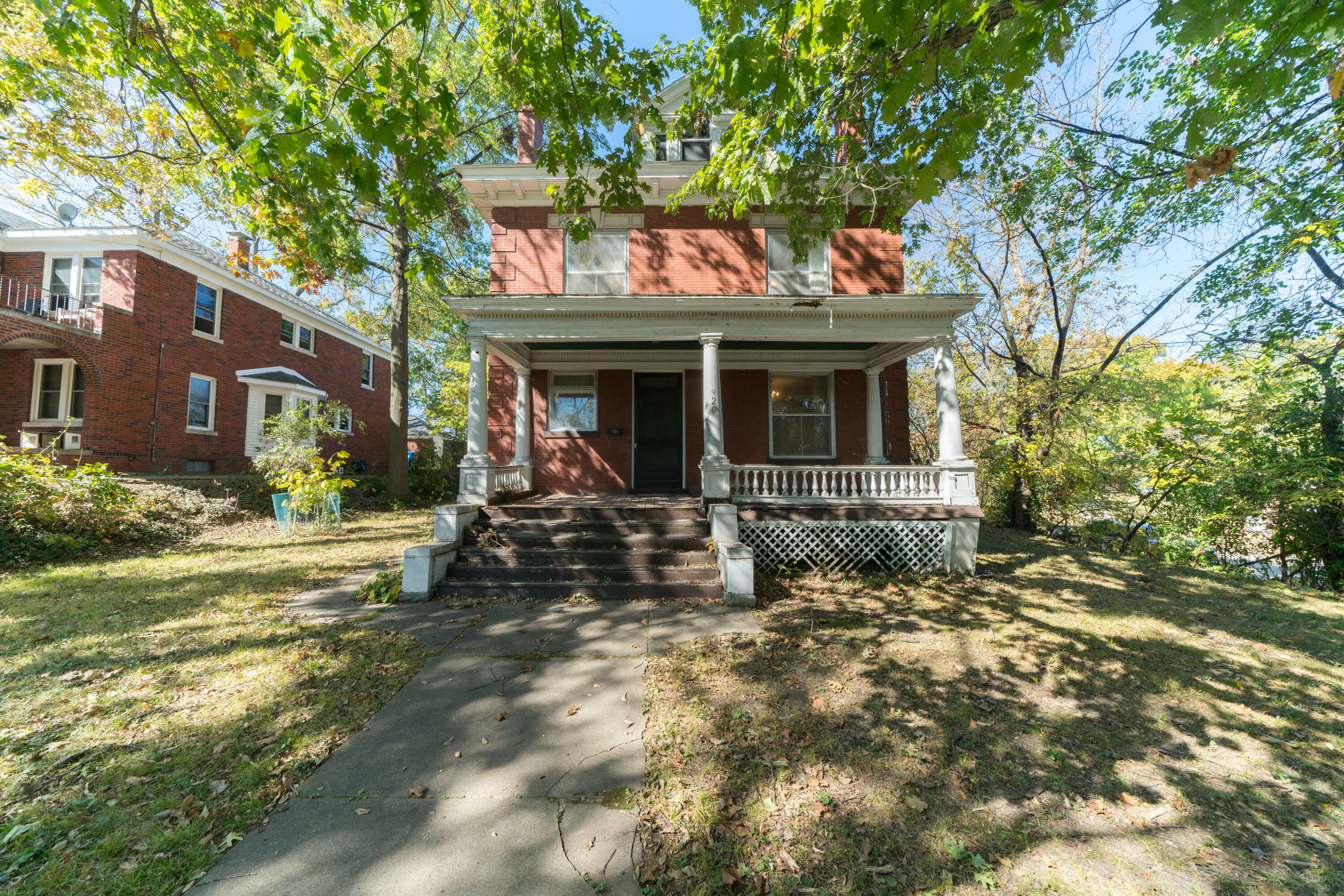 Property Photo: 920 Jefferson St MO 65101
