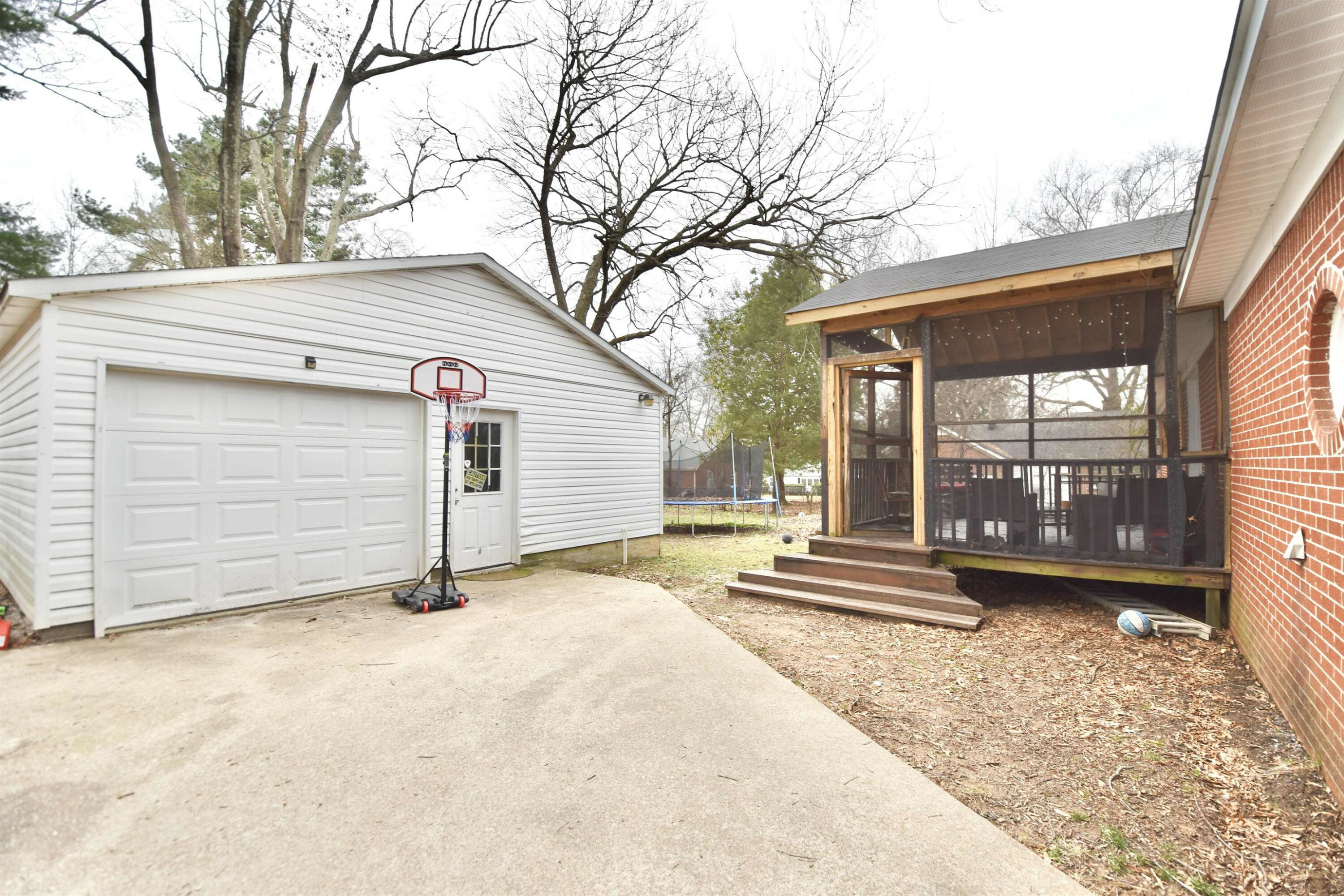 Property Photo:  2710 Vine Street  TN 38343 