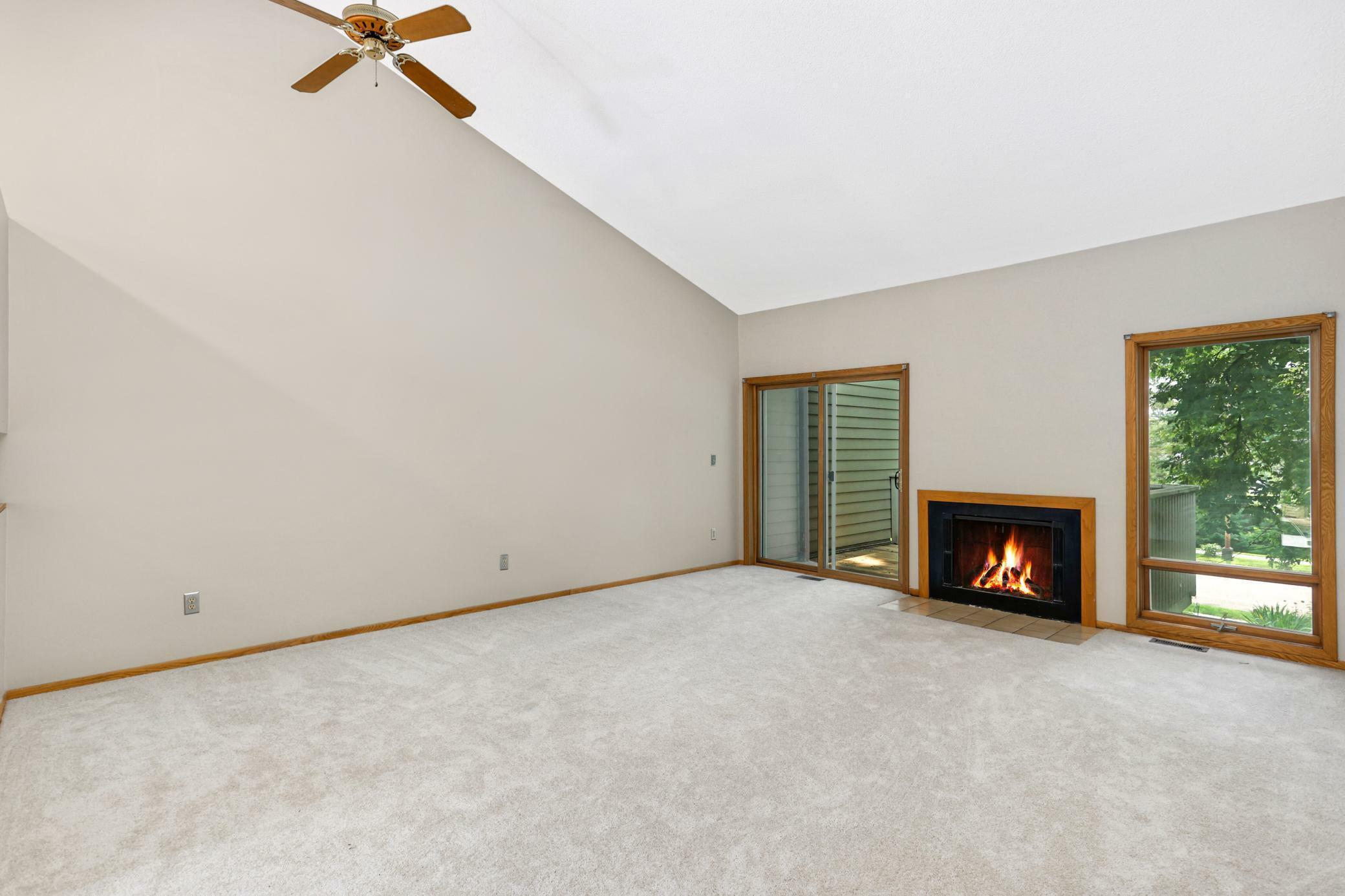 Property Photo:  1621 Upper Afton Road B  MN 55106 