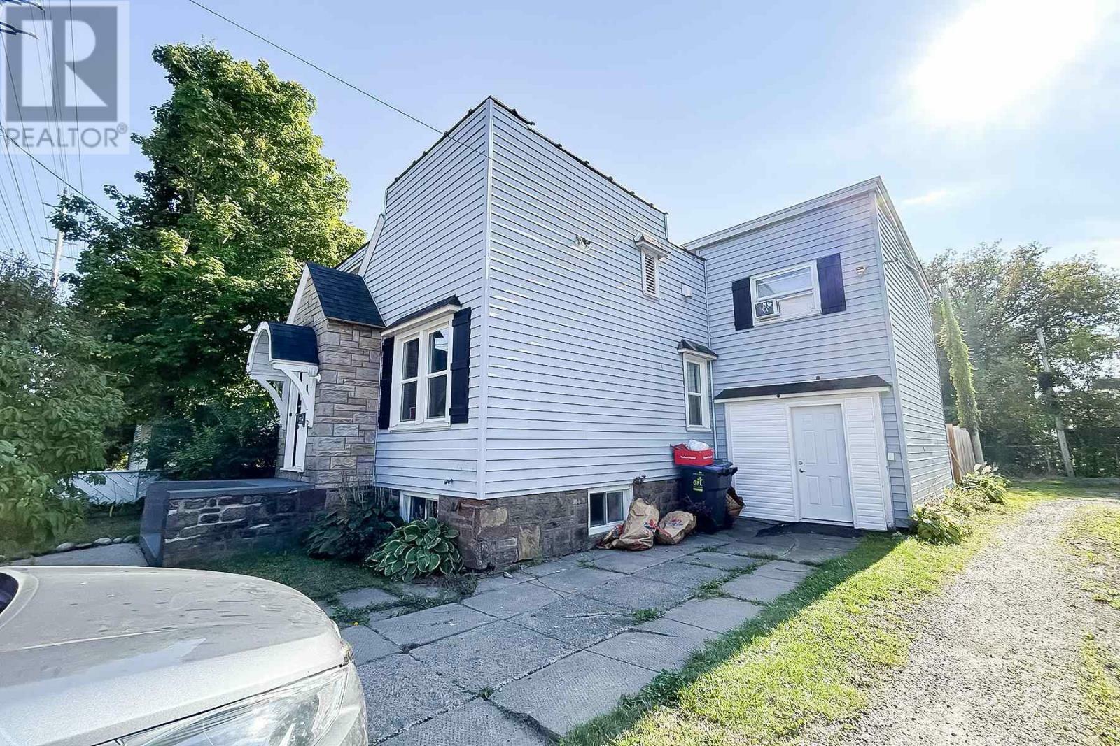 Property Photo:  449 Wellington St E  ON P6A 2M1 