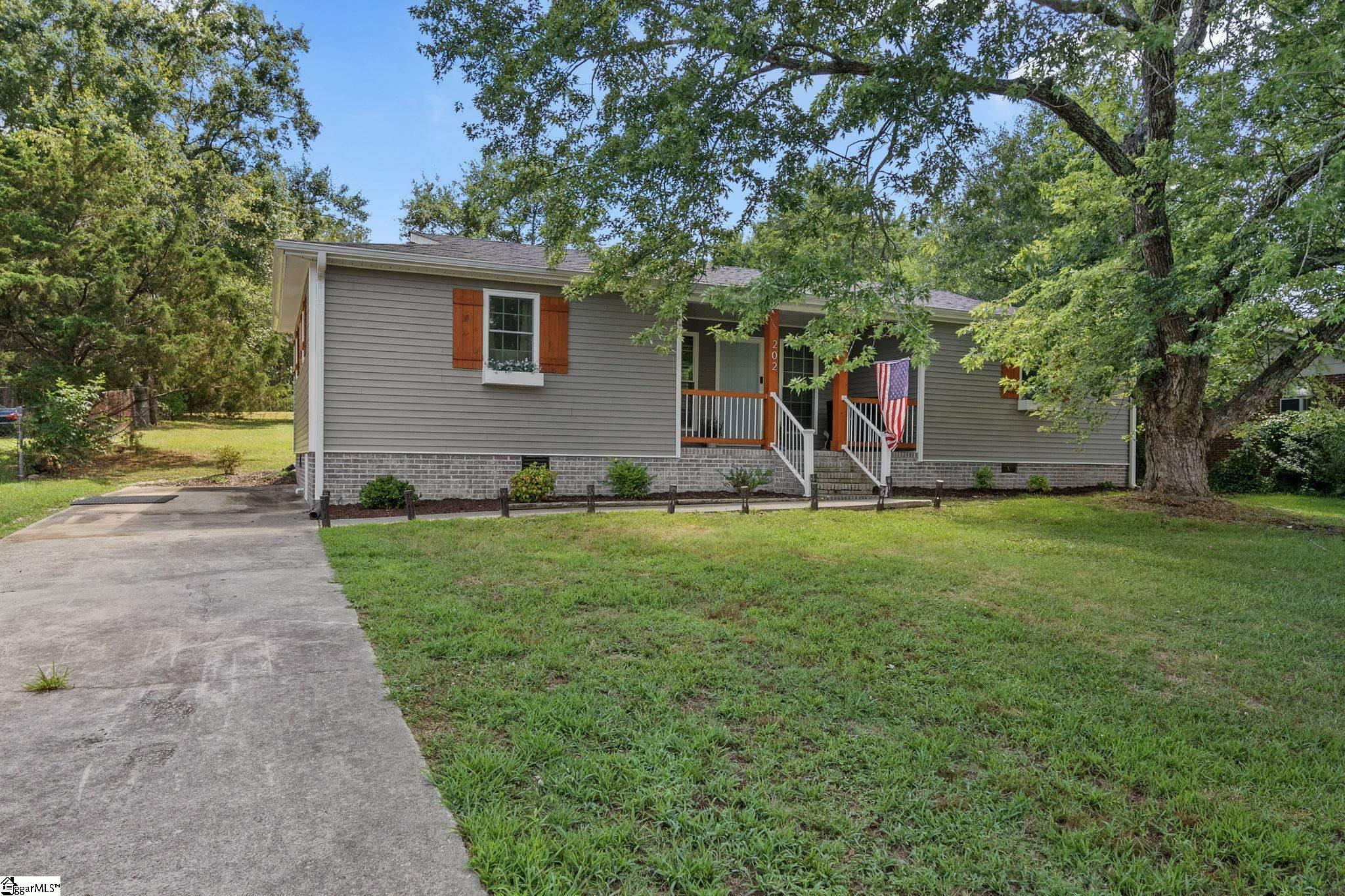 Property Photo:  202 Havendale Drive  SC 29644 