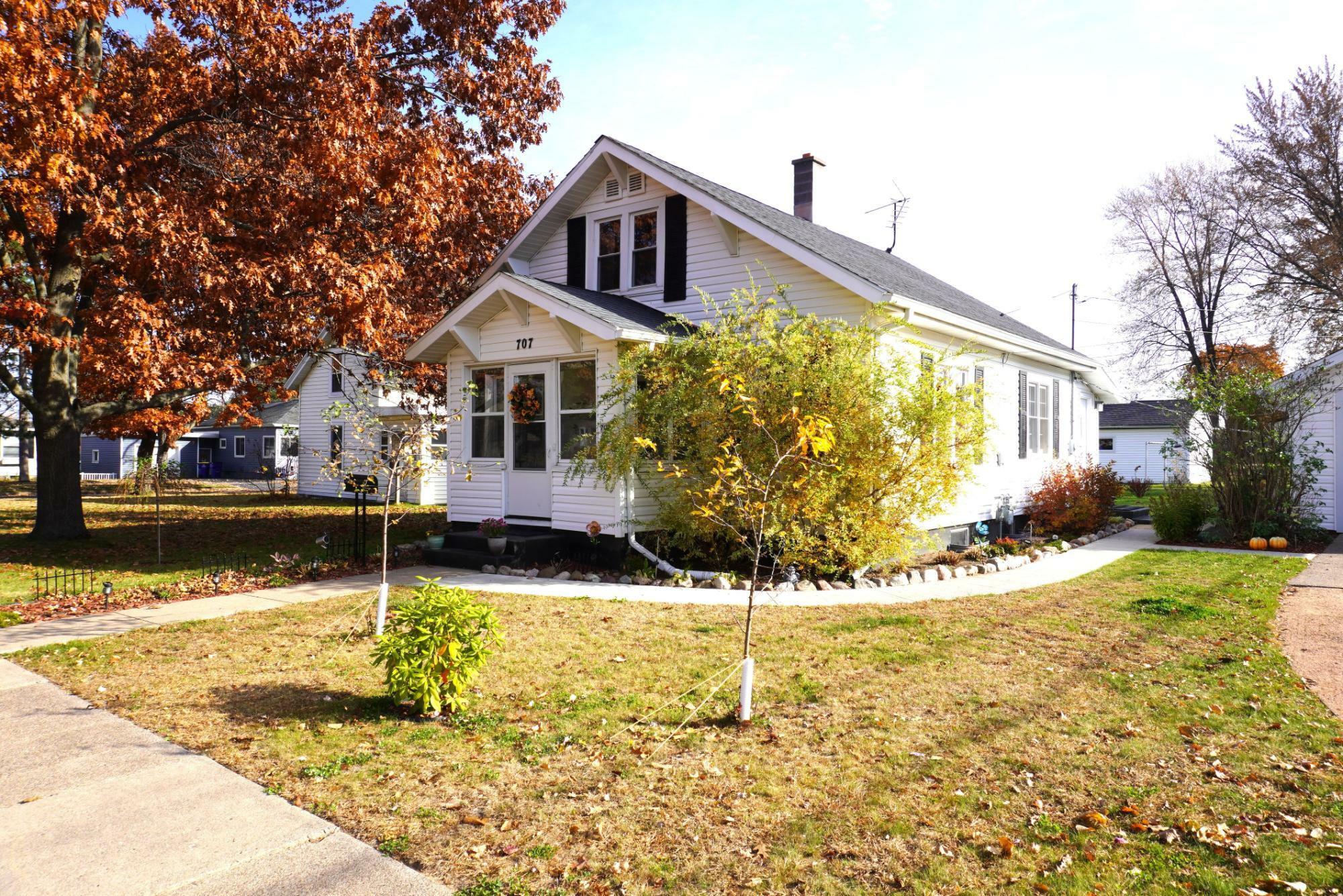 Property Photo:  707 Mill St  WI 54452 