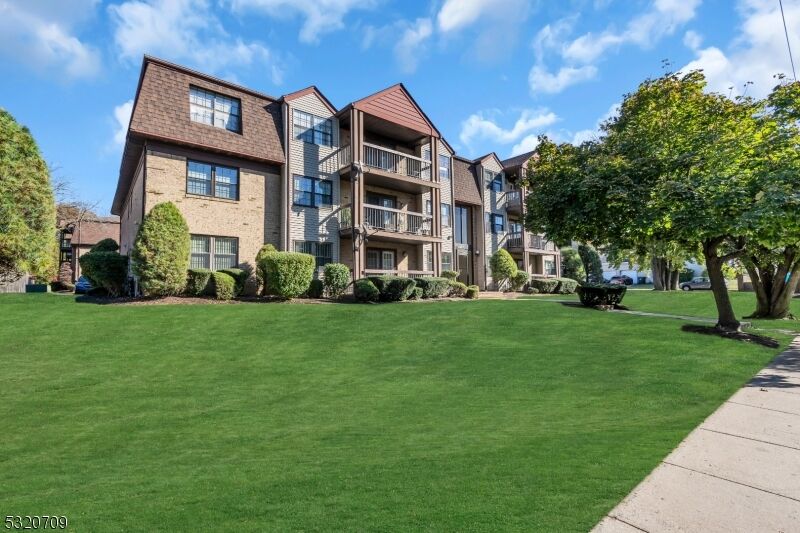 Property Photo: 205 Newport Ct NJ 08863