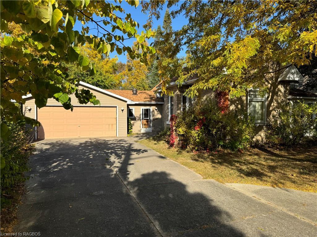 Property Photo: 45 Grosvenor Street S ON N0H 2L0