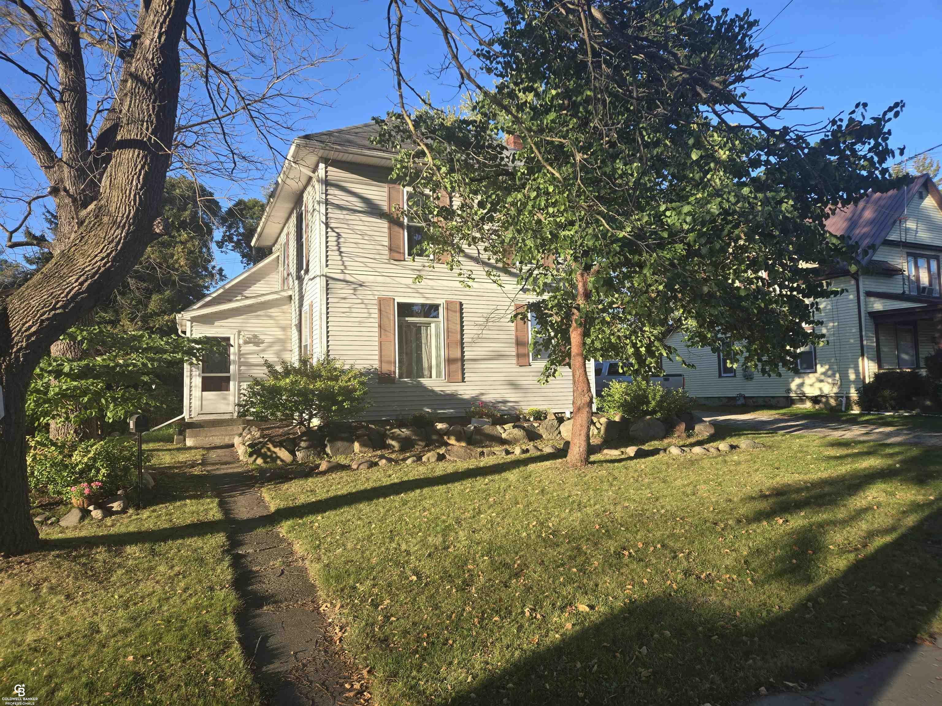 Property Photo:  303 North Street  MI 48097 