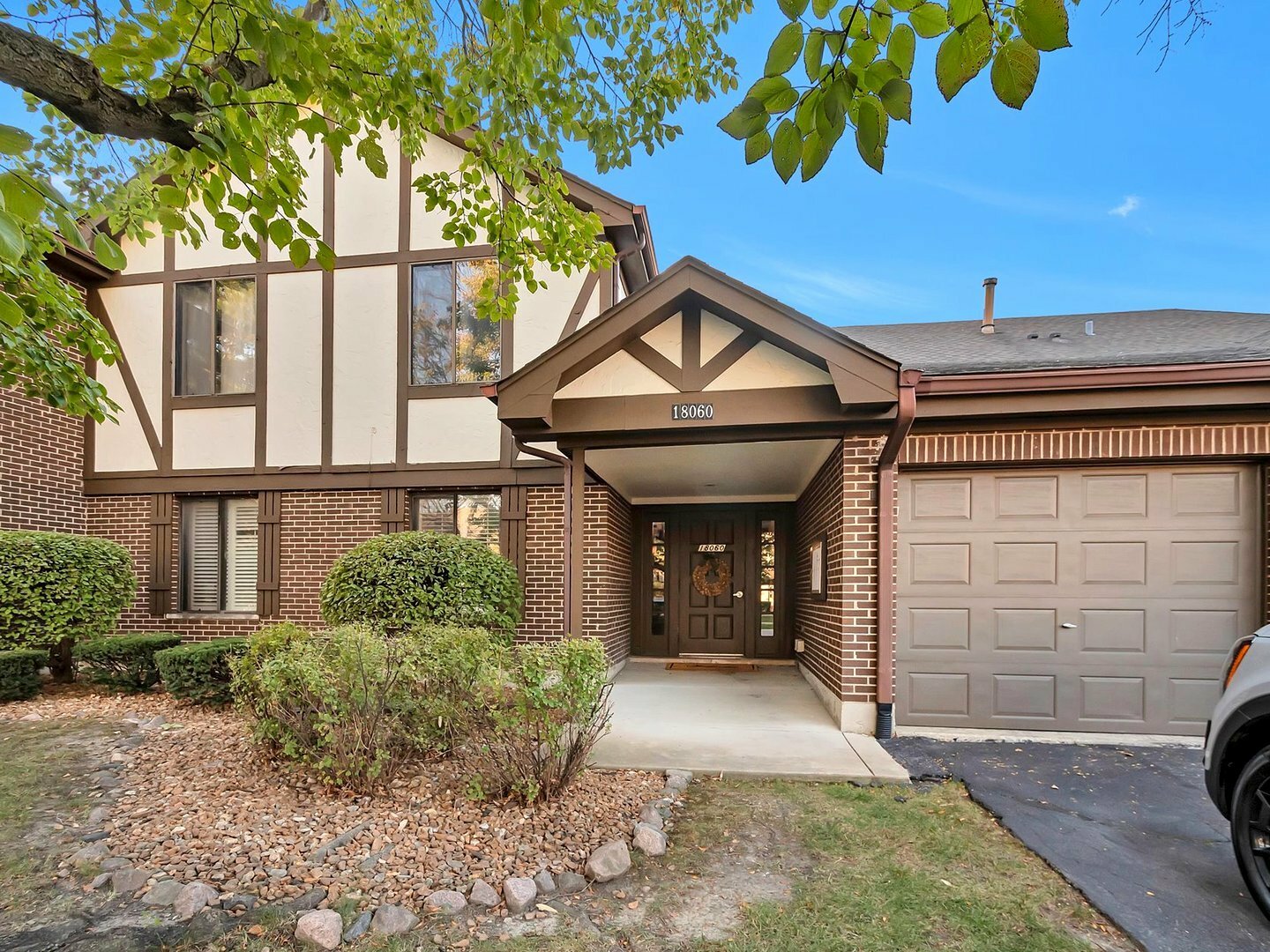Property Photo: 18060 Royal Oak Court 5 IL 60477