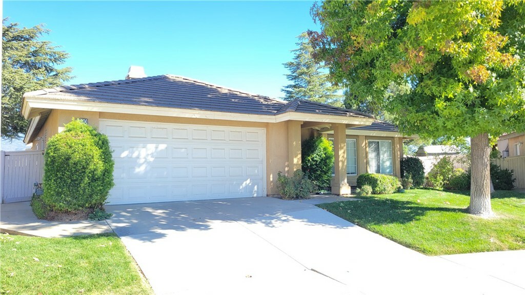 Property Photo:  1590 Appian Way  CA 92583 