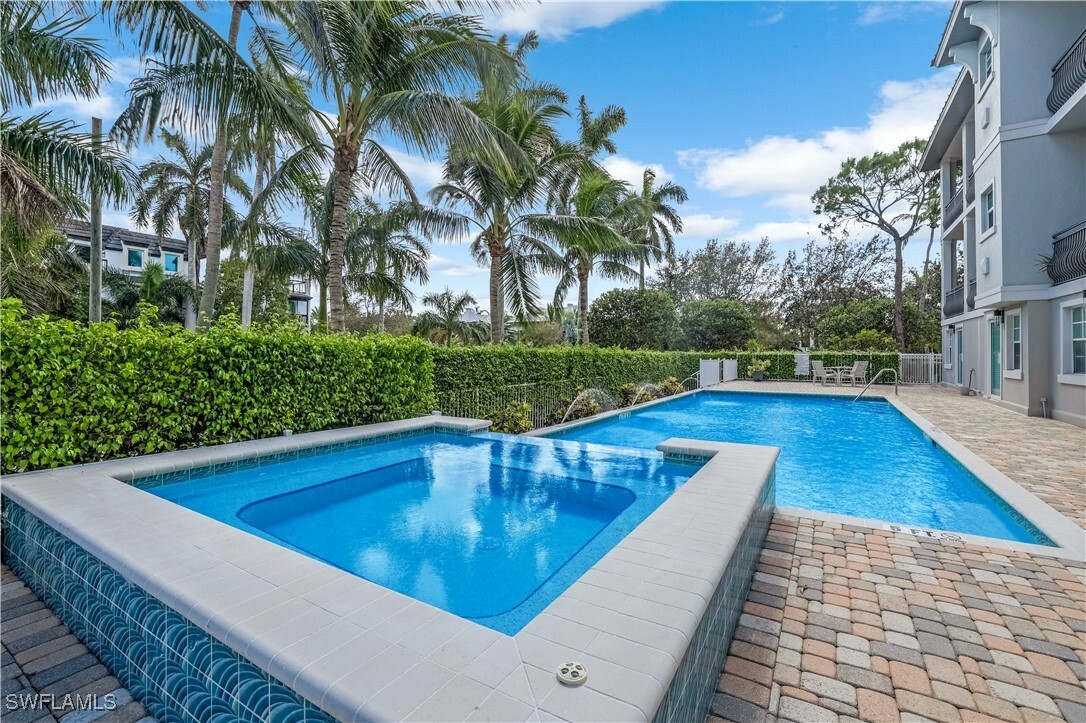 Property Photo: 863 9th Avenue S 202 FL 34102