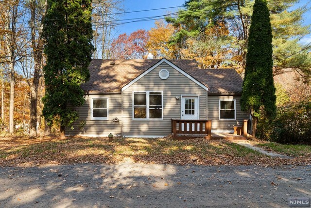 Property Photo:  15 River Road  NJ 07885 