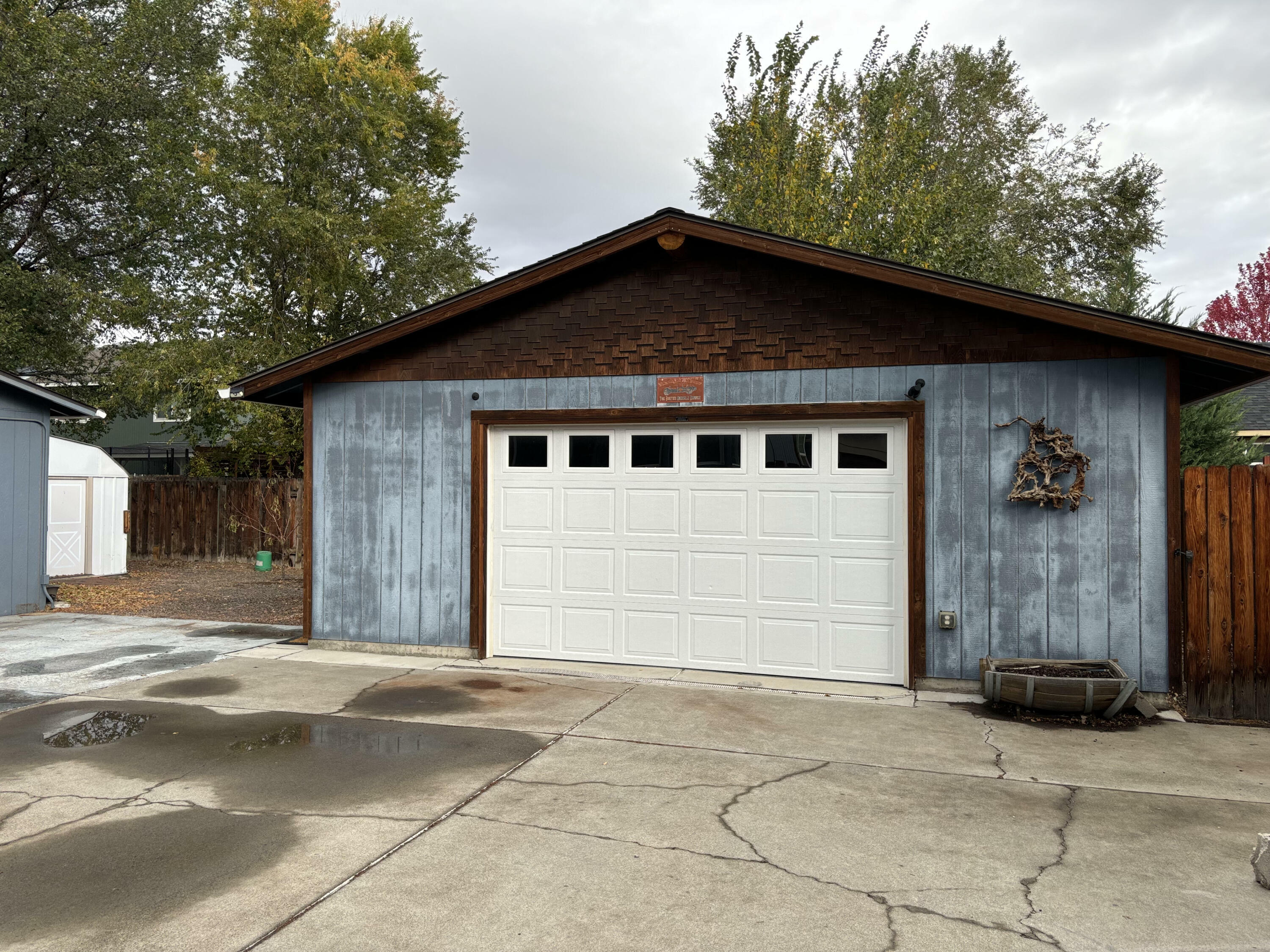 Property Photo:  1729 NW Fir Avenue  OR 97756 