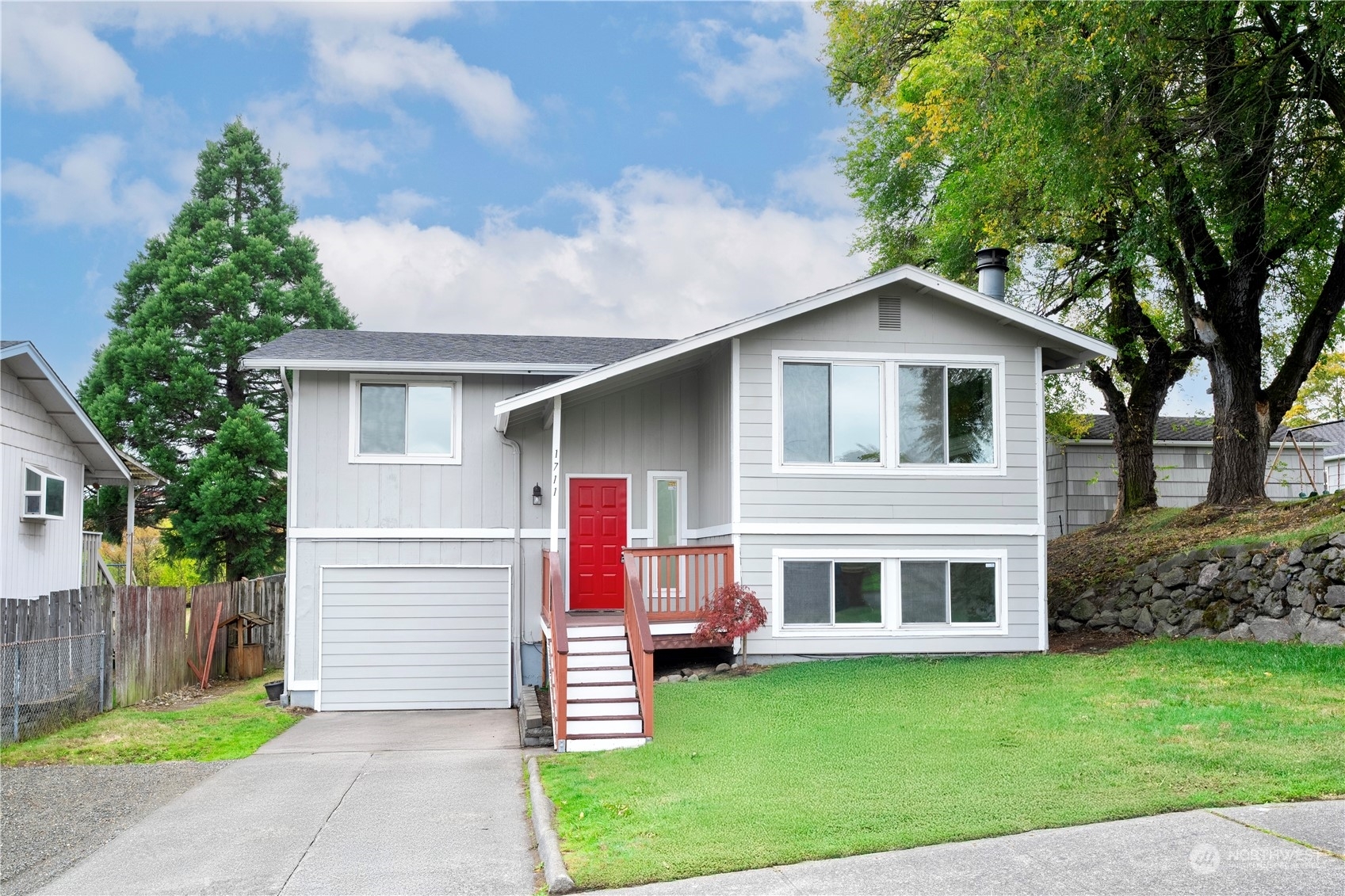 Property Photo:  1711 S 52nd Street  WA 98408 