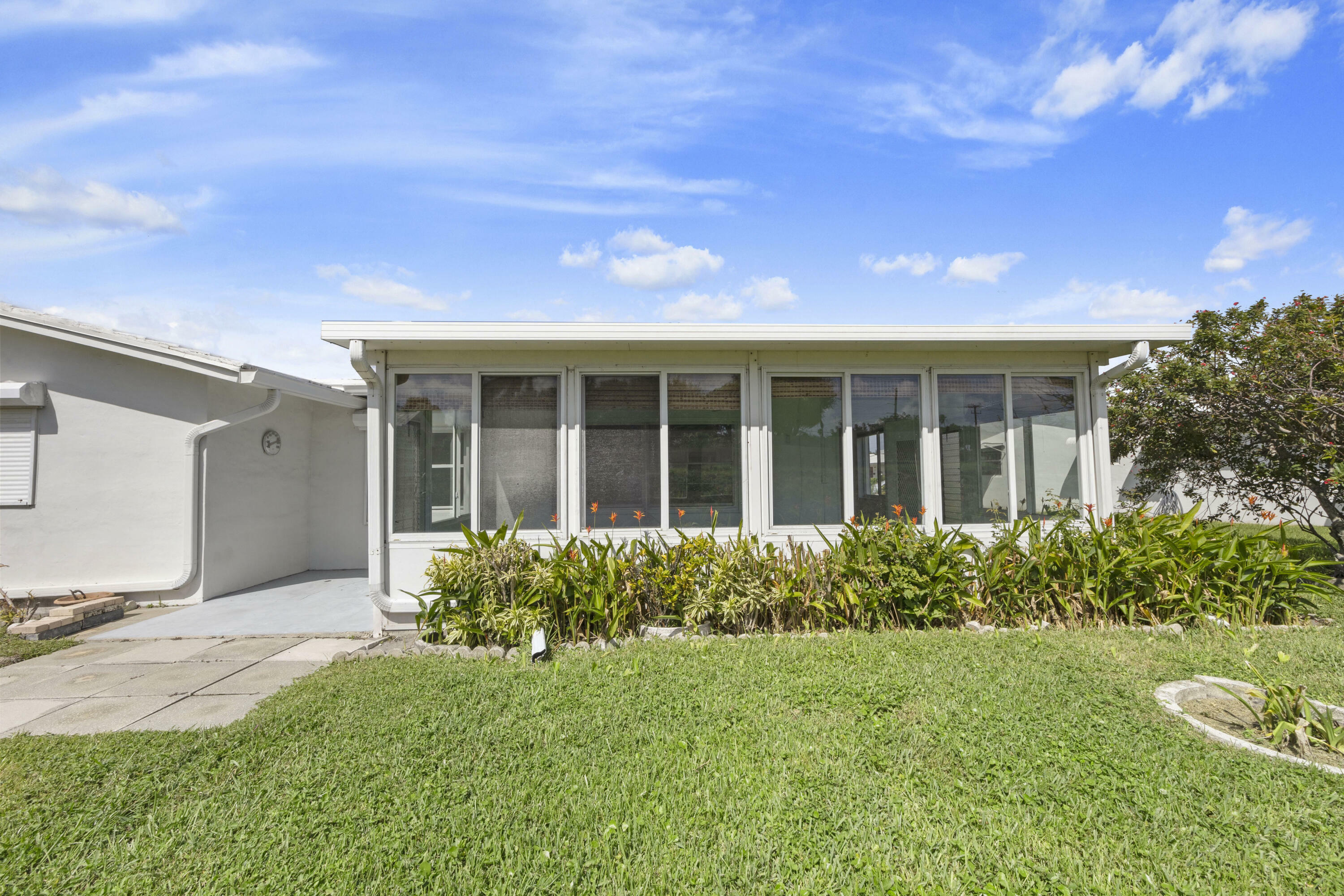 Property Photo:  1590 SW 14th Avenue  FL 33426 