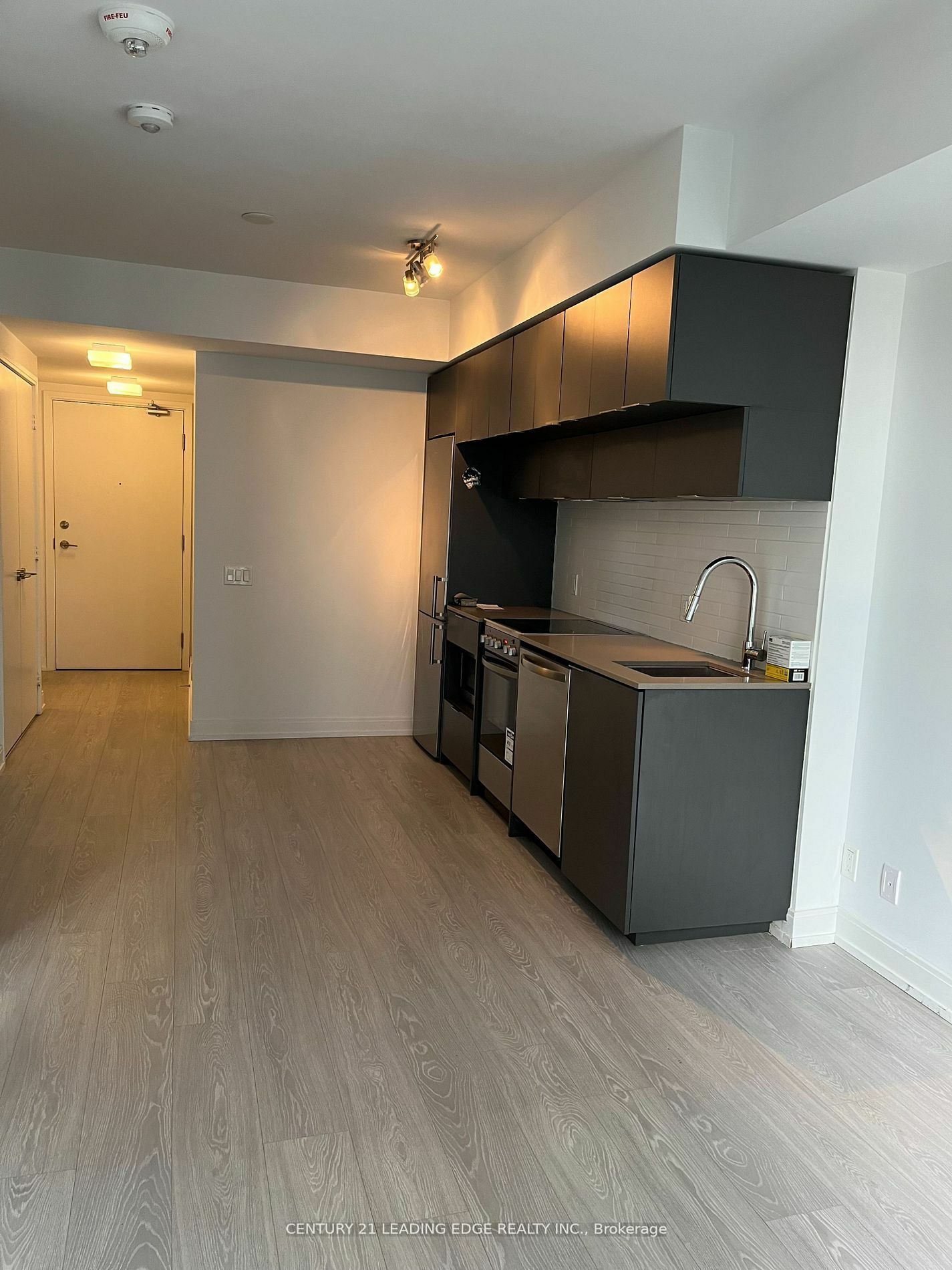 Property Photo:  181 Dundas St E 2801  ON M5A 1Z4 