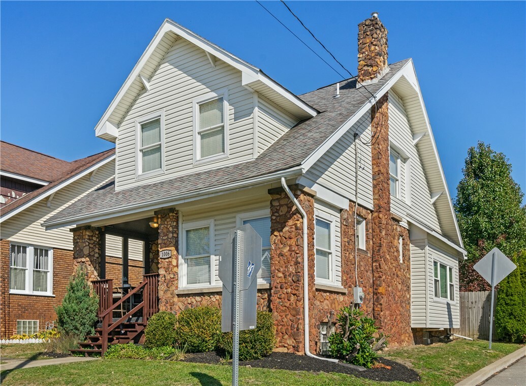 Property Photo:  1006 California Ave  PA 15065 