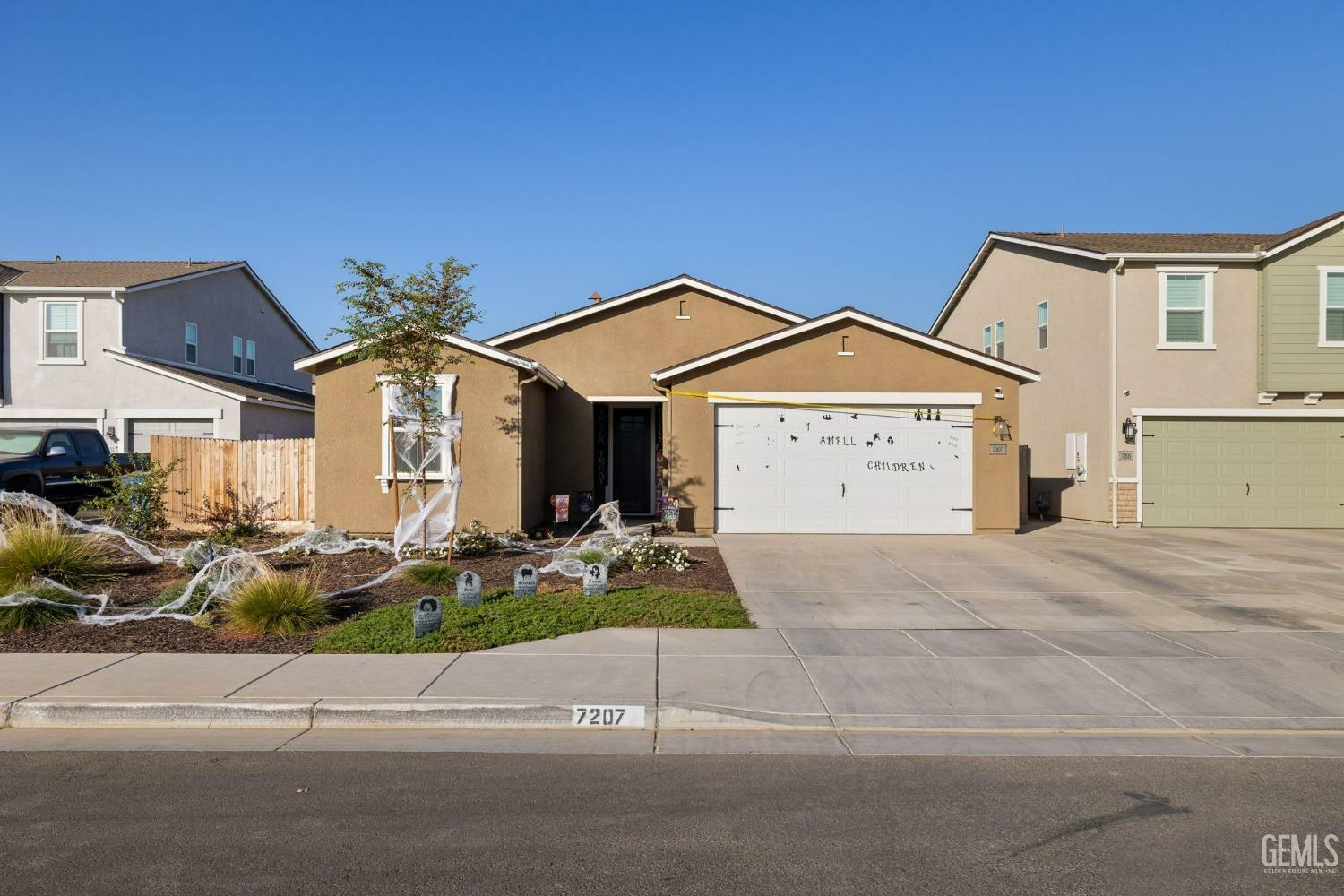 Property Photo:  7207 Shooting Star Court  CA 93311 