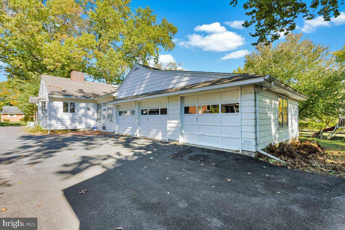 Property Photo:  148 Owl Hill Road  PA 17543 