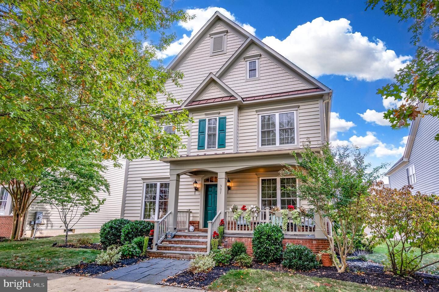 Property Photo: 307 Ellenwood Drive DE 19709