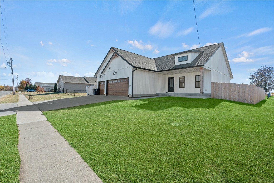 Property Photo:  1104 E 16th Street  IA 52349 