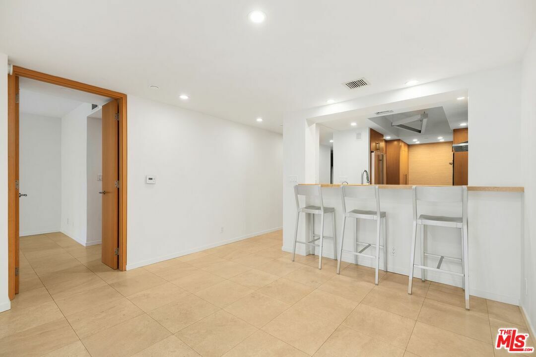 Property Photo:  150   Ocean Park Blvd 325  CA 90405 