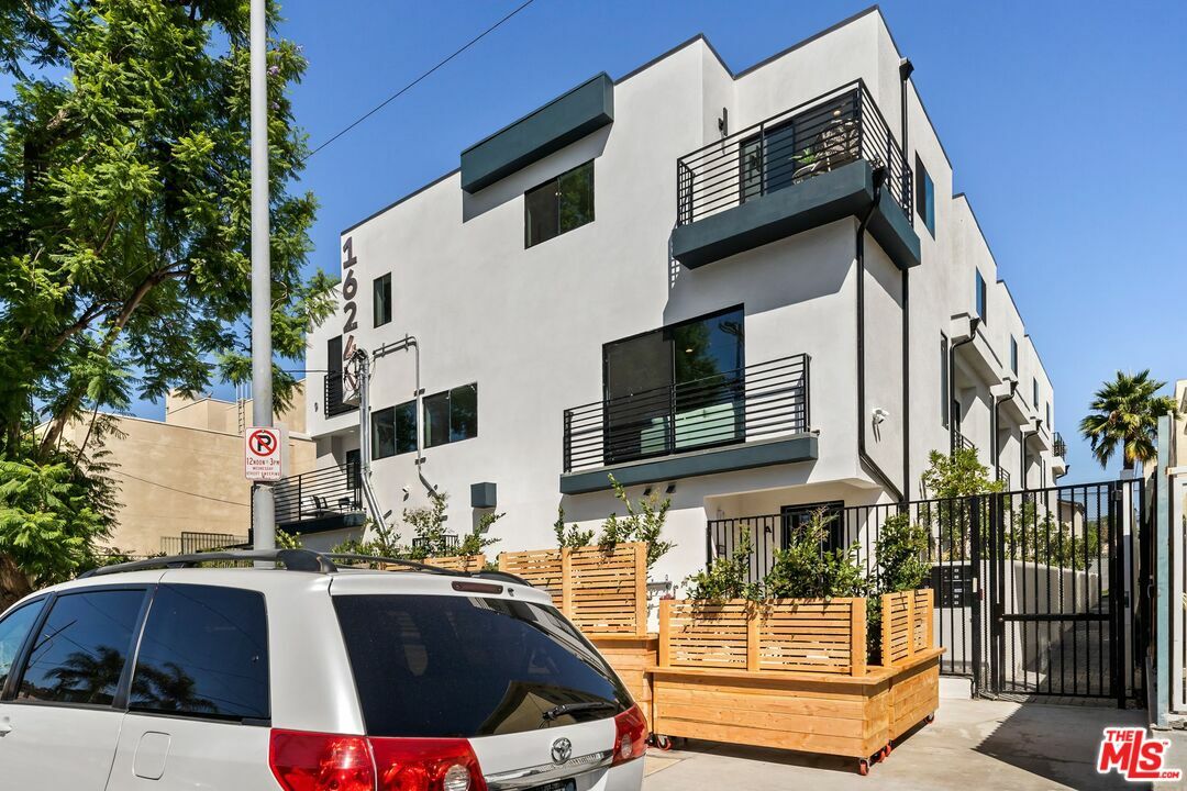 Property Photo:  1624 N Normandie Ave C  CA 90027 