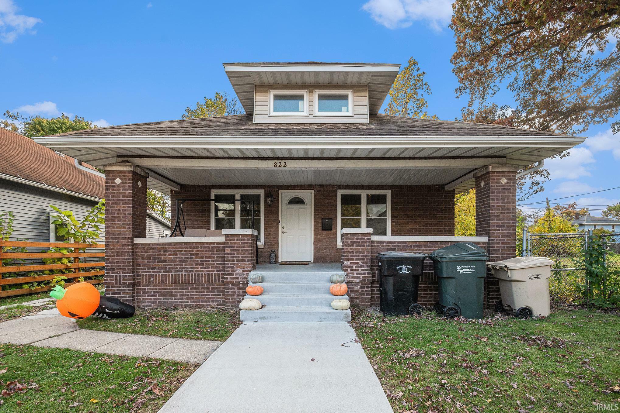 Property Photo:  822 E Indiana Avenue  IN 46613-2831 