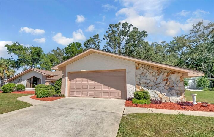 Property Photo:  8276 Tranquil Drive  FL 34606 