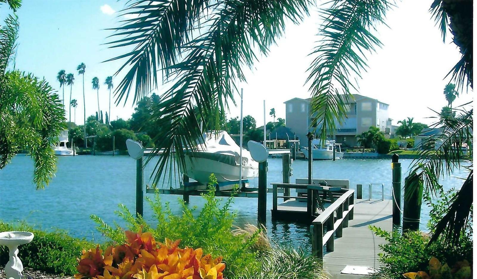 Property Photo:  513 S Bayshore Drive  FL 33708 