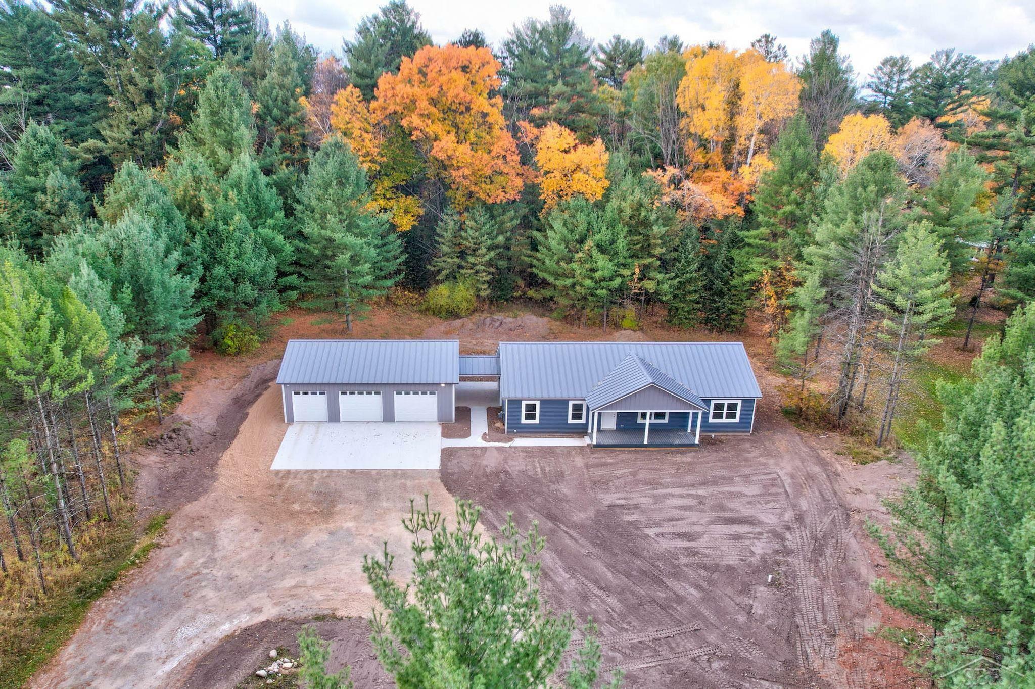 Property Photo:  2210 Fox Run Road  MI 48661 