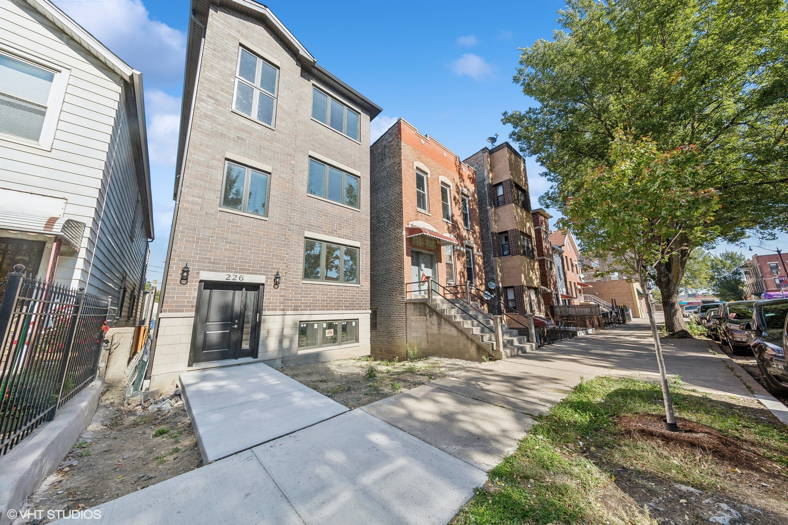 Property Photo:  226 W 24th Street  IL 60616 