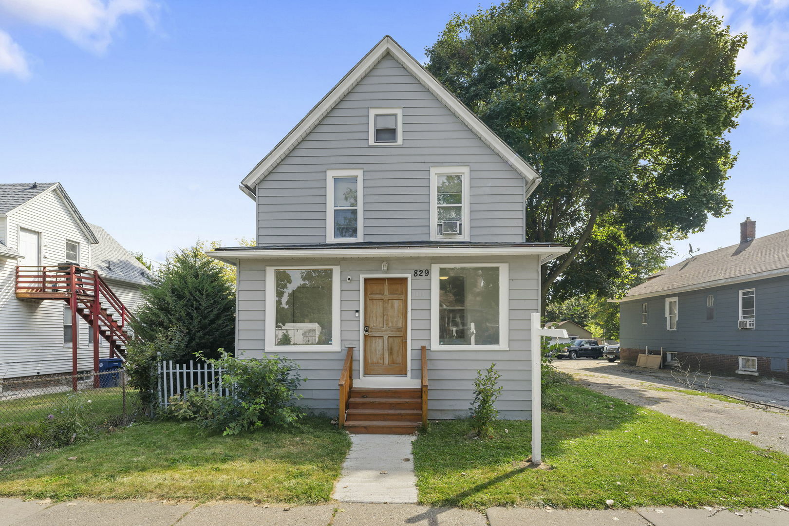 Property Photo:  829 S Jackson Street  IL 60085 