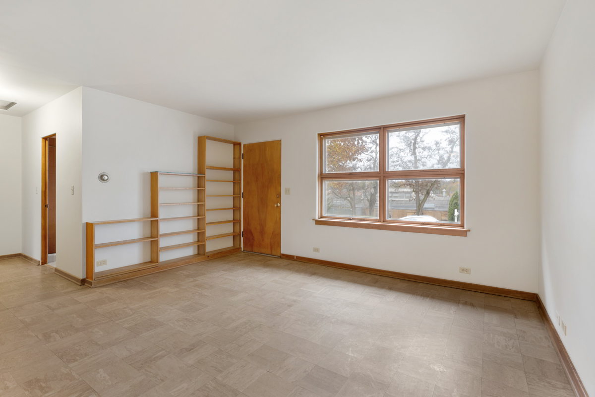 Property Photo:  211 S Van Buren Street  IL 60118 