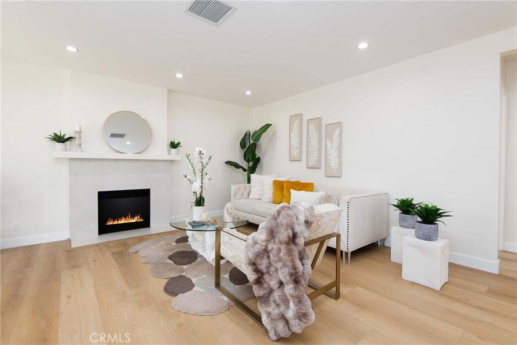 Property Photo: 1917 N Evergreen Street CA 91505