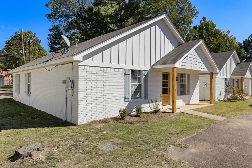 Property Photo:  201 Leigh Loop  MS 39655 