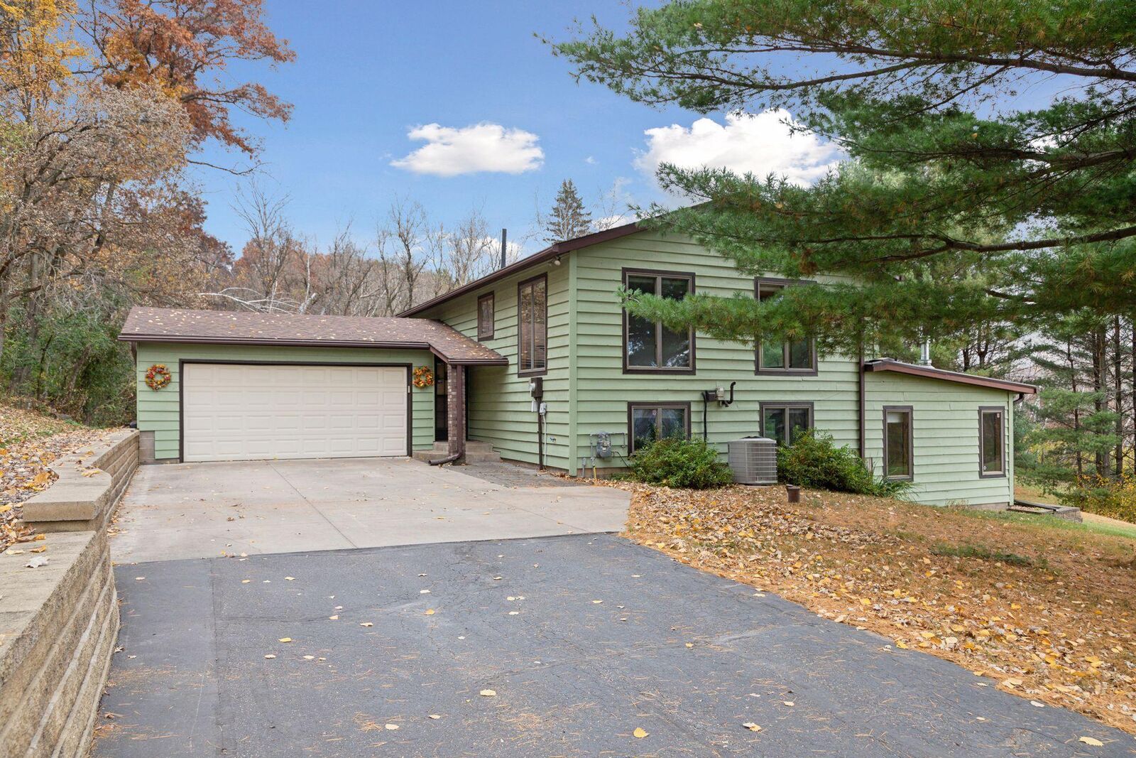 Property Photo: 452 Valley View Trail WI 54082