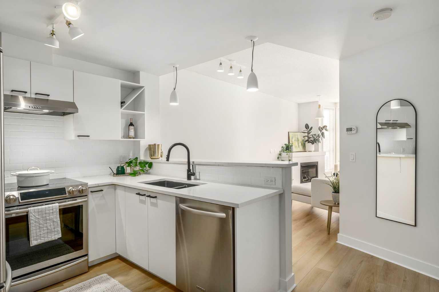 Property Photo:  315 24 Avenue SW 413  AB T2S 3E7 