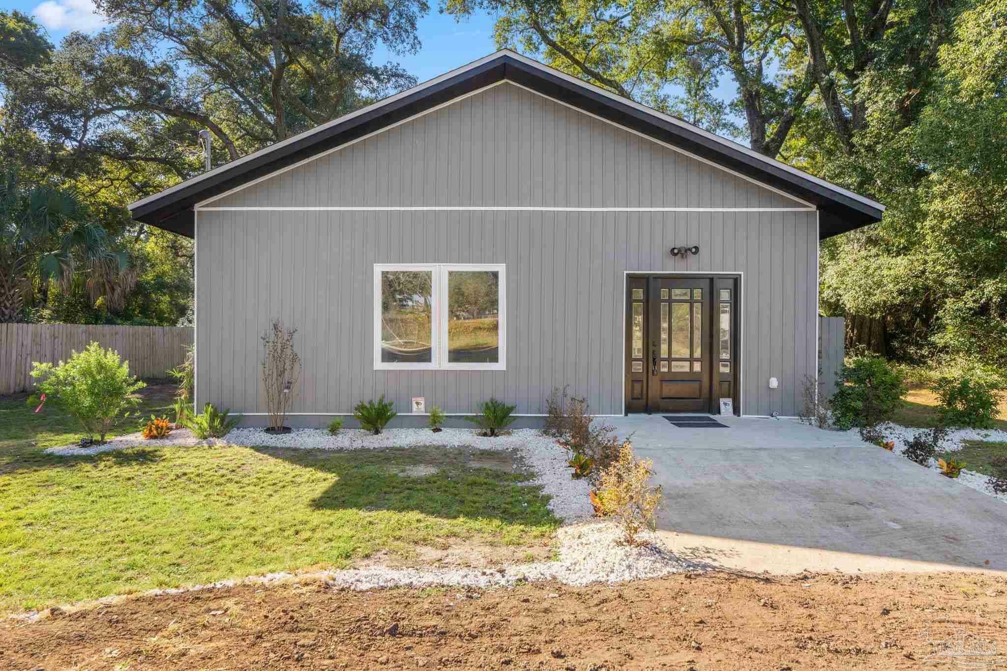 Property Photo:  1305 W Scott St  FL 32501 