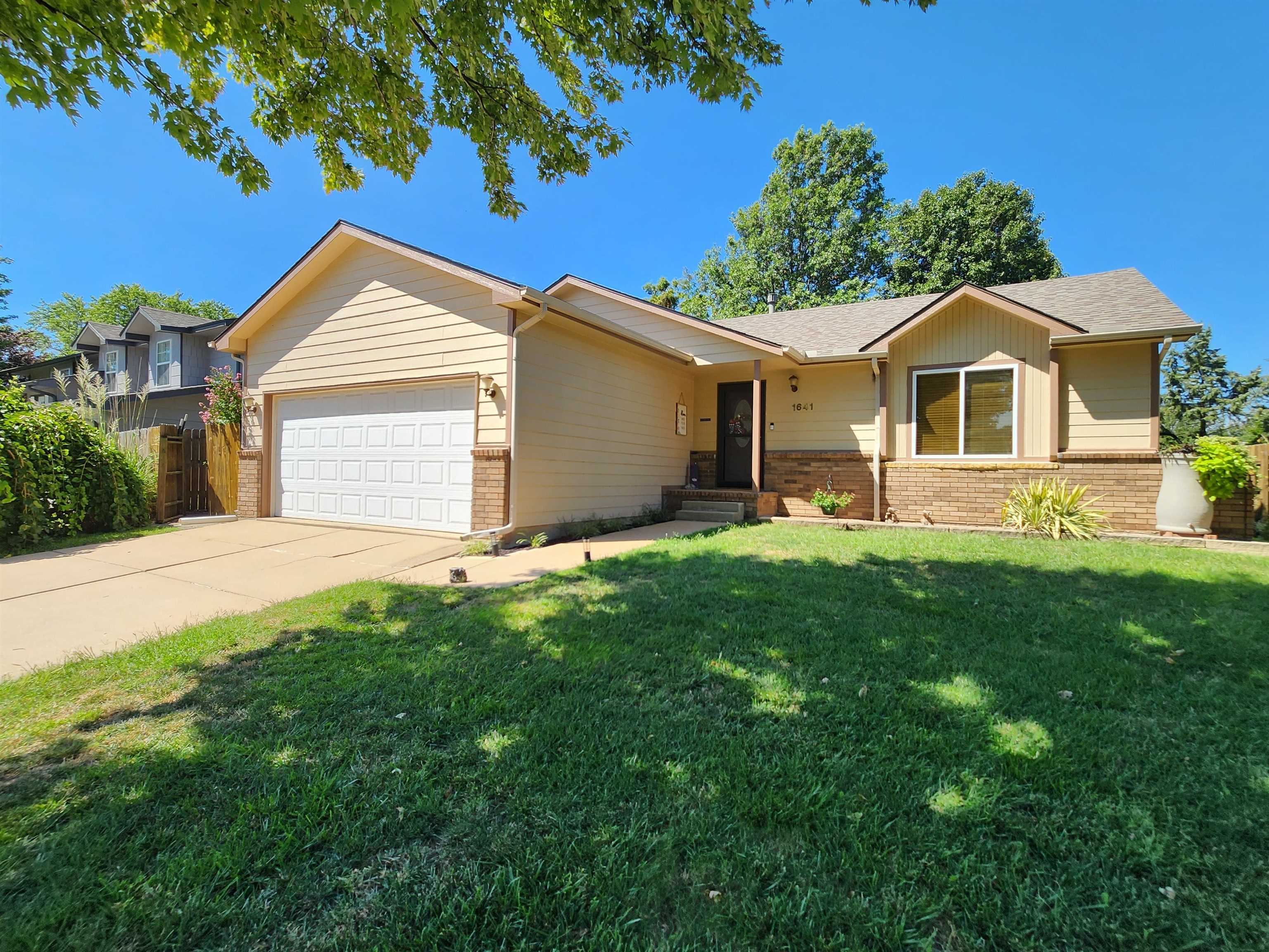 Property Photo:  1641 S Red Oaks St  KS 67207 