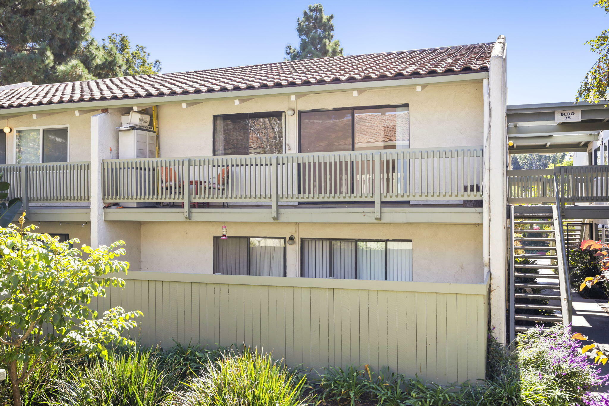 Property Photo:  35 Dearborn Place 56  CA 93117 