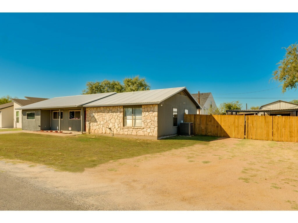 838 Pine Lane  Cottonwood Shores TX 78657 photo