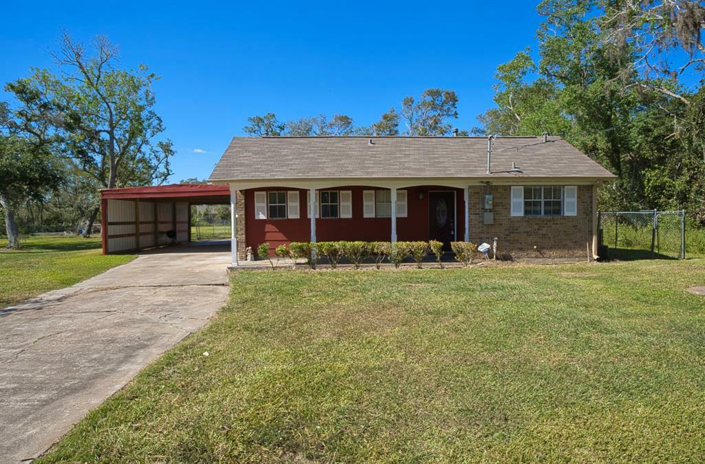 Property Photo: 6823 County Road 659 TX 77422