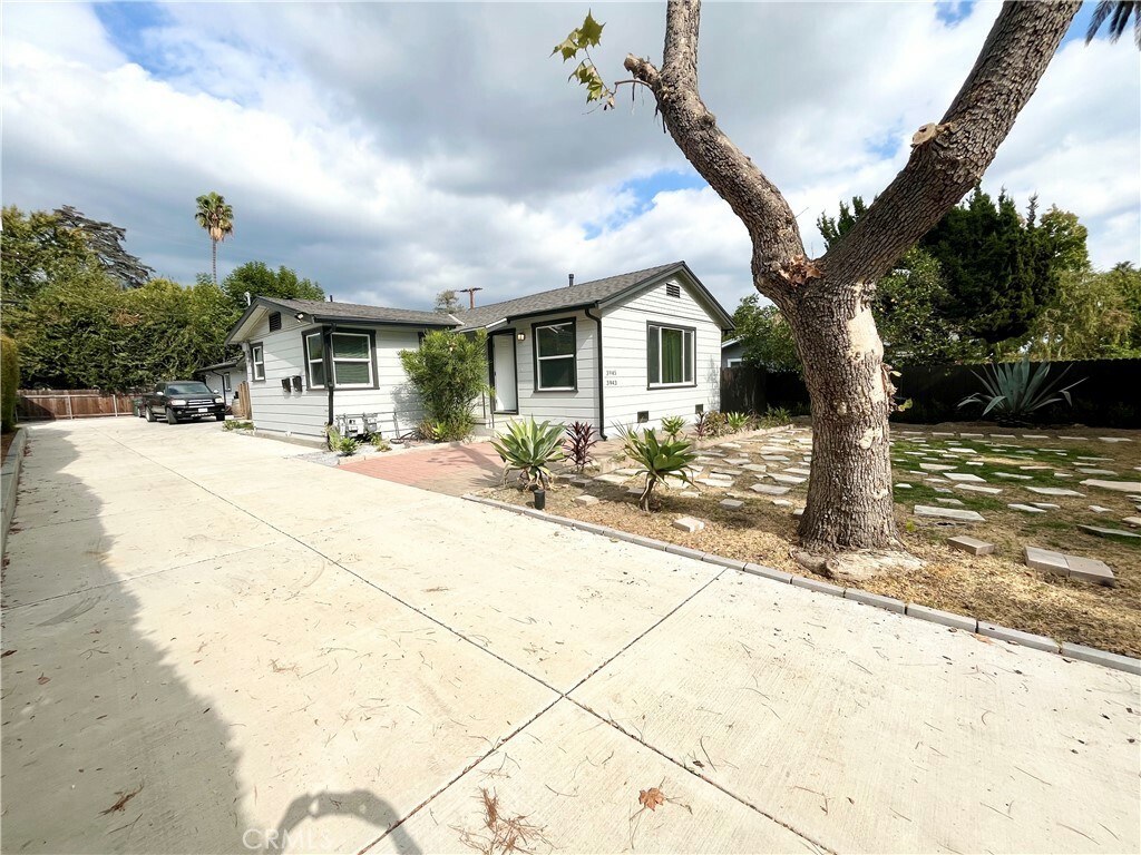 Property Photo:  3945 Mountain View Avenue  CA 91107 