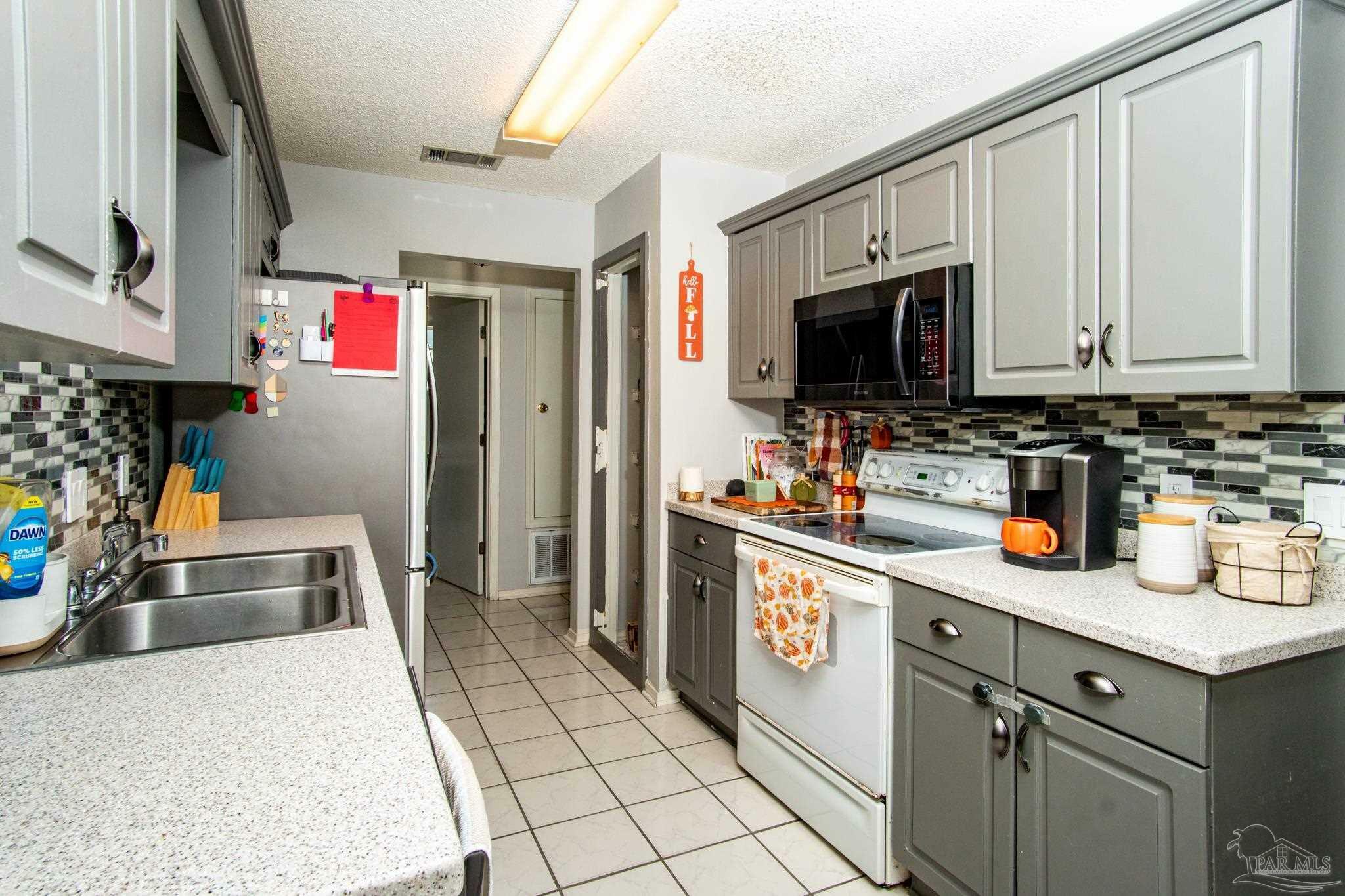 Property Photo:  5483 Chantilly Cir  FL 32583 