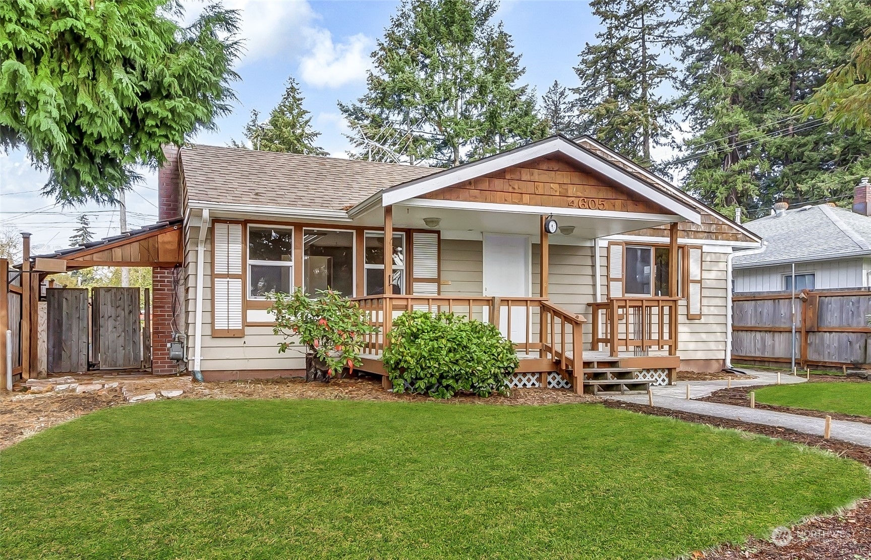 Property Photo:  4605 S American Lake Boulevard  WA 98409 