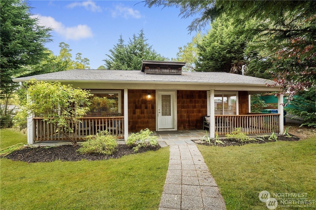 Property Photo:  20115 Fremont Ave N  WA 98133 