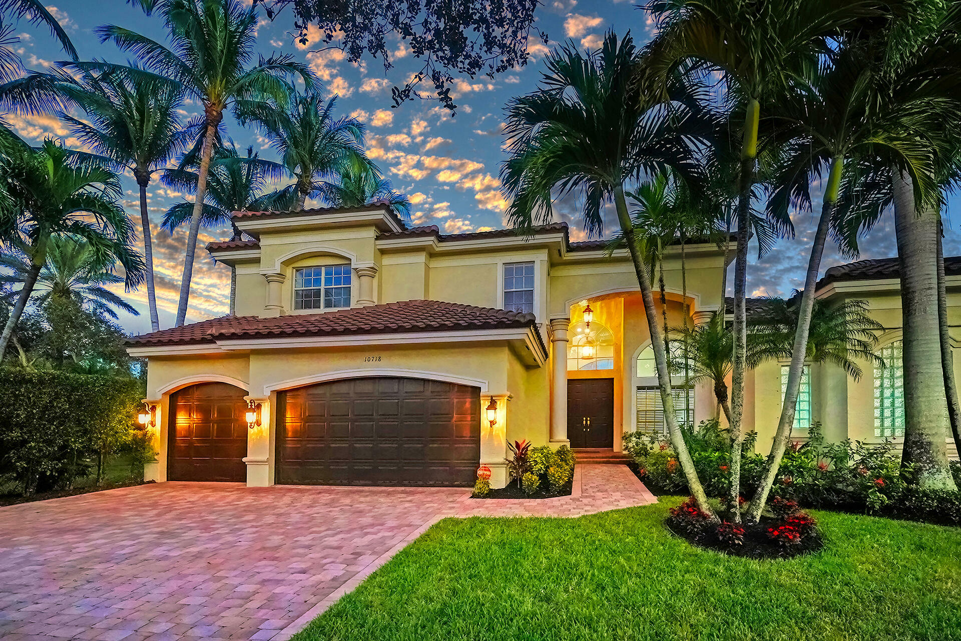 Property Photo:  10718 Canyon Bay Lane  FL 33473 