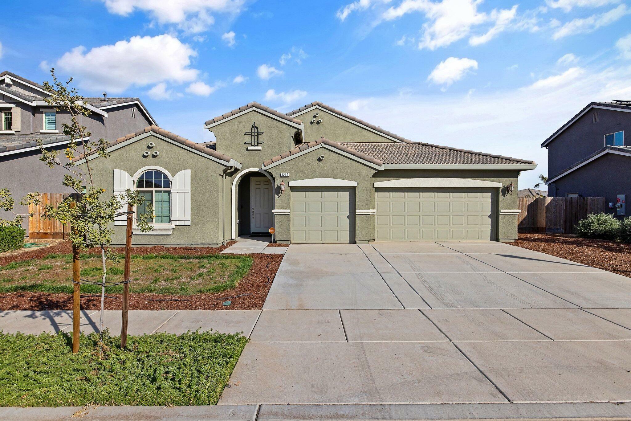 1210 Ridge Creek Estates Way  Dinuba CA 93618 photo