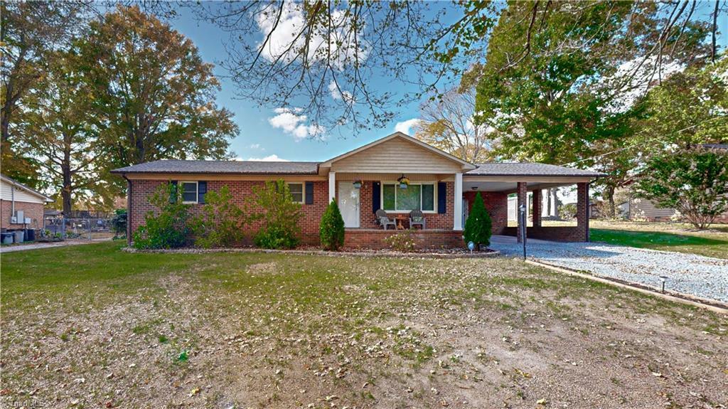 183 Oak Knoll Drive  Thomasville NC 27360 photo